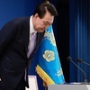 고개 숙여 사과한 尹, 