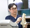 [기운찬마취통증의학과 김양렬 대표원장 칼럼] “등‧허리에서 발생하는 정형외과적 통증, 비수술 치료로 만성화하기 전 바로잡아야”
