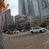 쓰러진 시민 응급조치하고 구급차 길 터준 배달 기사