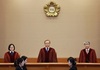 헌재, 학생에 '레드카드' 준 교사 기소유예 취소