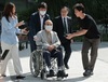 '나토 목걸이 인사 청탁' 자수한 이봉관 서희건설 회장, 특검서 7시간 조사
